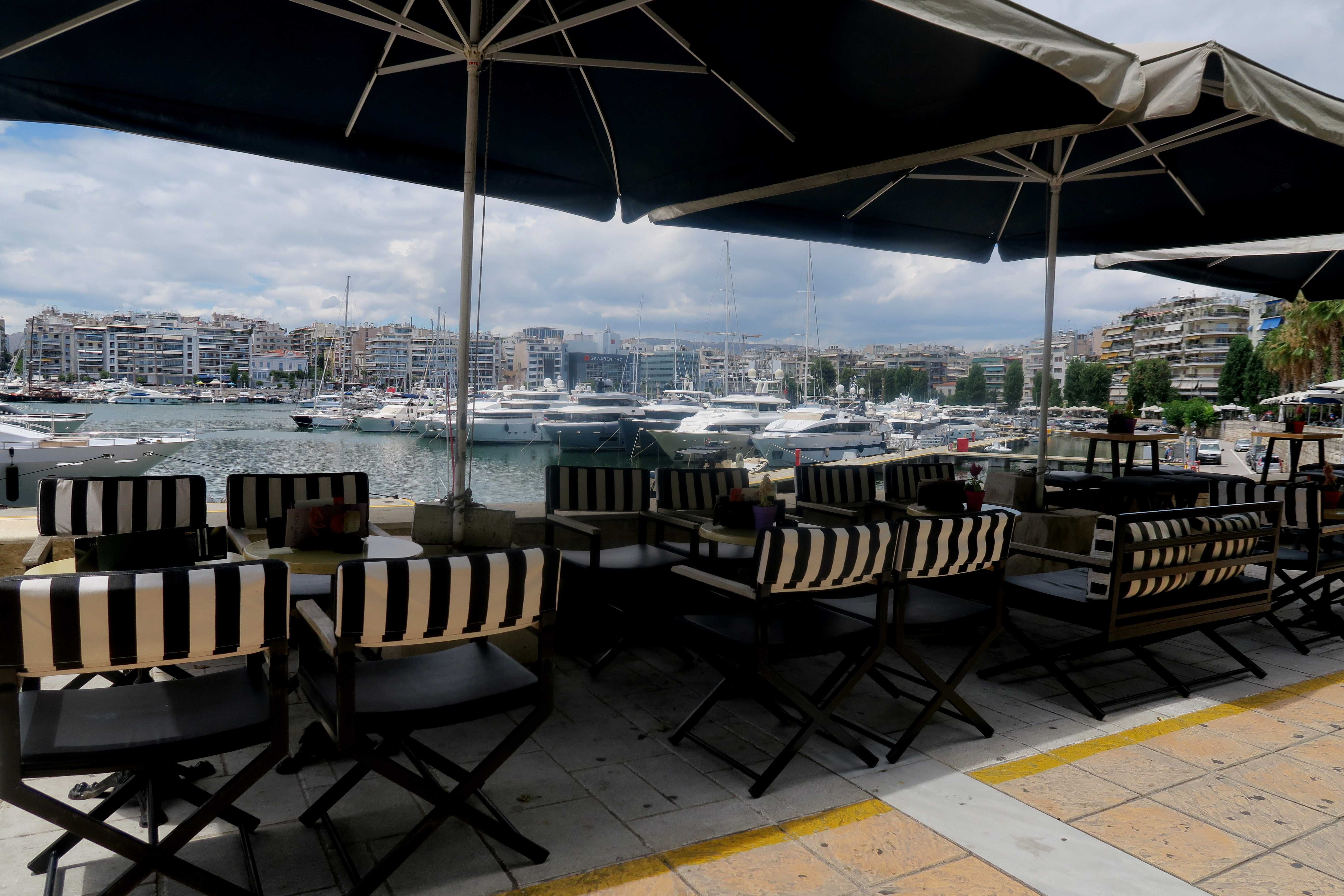 Το ανανεωμένο Deliz Cafe – Wine – Bar στο Πασαλιμάνι,σας περιμένει να το γνωρίσετε!
