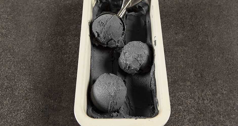Μαύρο vegan παγωτό καρύδας
