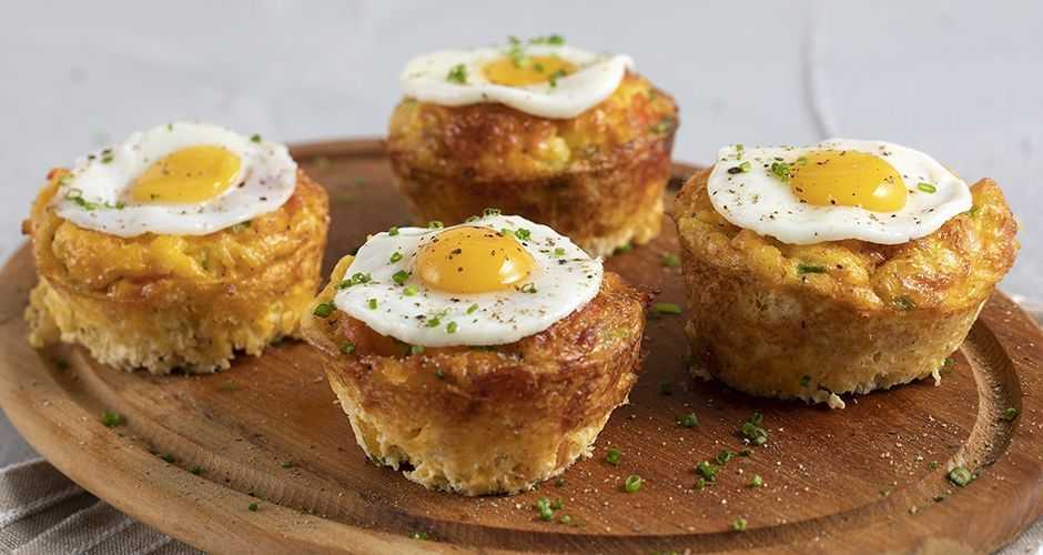 Muffins με τηγανητά αυγά ορτυκιού