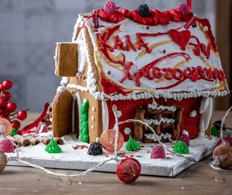 Χριστουγεννιάτικο μπισκοτόσπιτο (Gingerbread house)